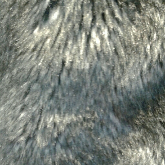 faux fur vest - Picture 3 of 3